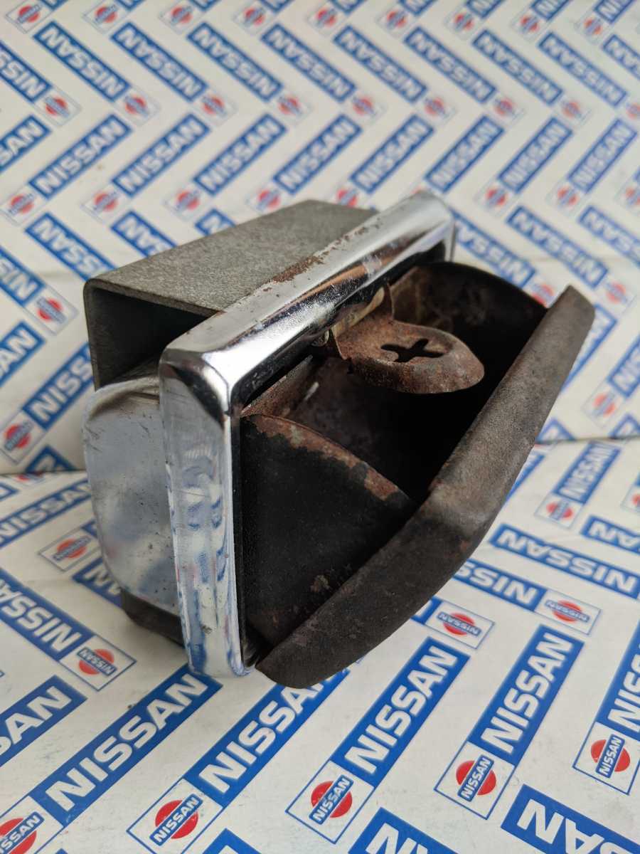 日産スカイライン ハコスカ センターコンソール灰皿 後部座席用 当時物