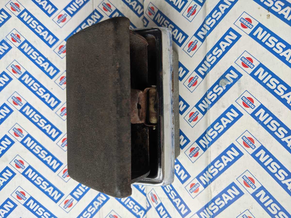 日産スカイライン ハコスカ センターコンソール灰皿 後部座席用 当時物