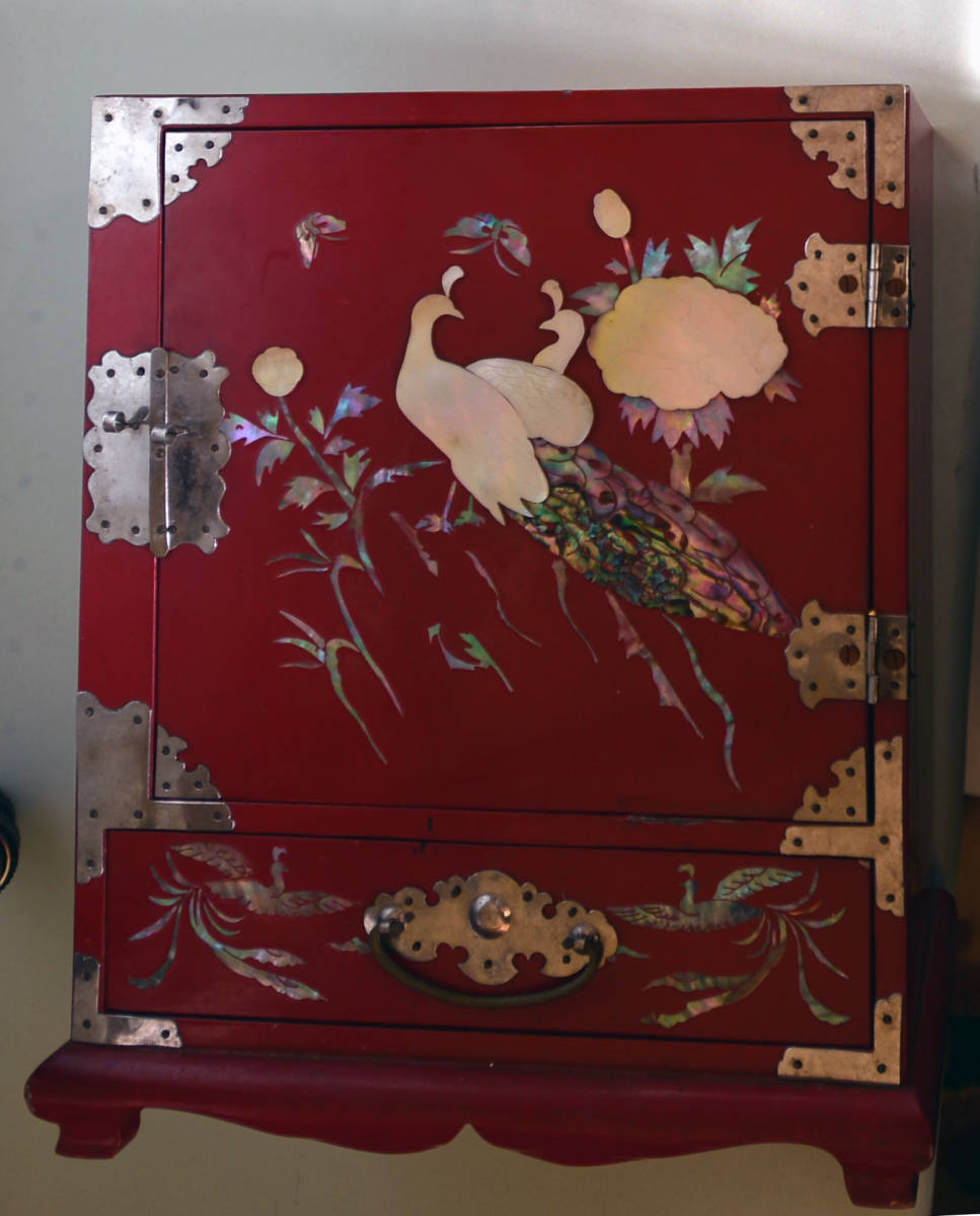 李朝家具 李朝小物 螺鈿朱漆木製小物入れ 金属製留具使用 ？