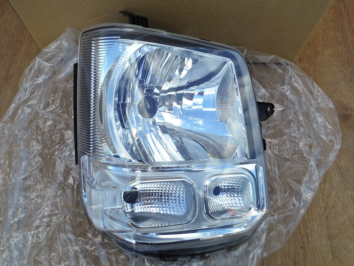 美品 スズキ DA17V エブリィ エブリー バン 純正 右ヘッドライト右側