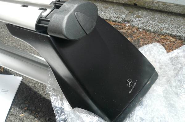 メルセデスベンツ純正キャリアベース新品Ｗ203用_1