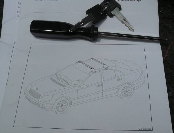 メルセデスベンツ純正キャリアベース新品Ｗ203用_2