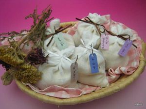 無農薬自家栽培ハーブと米ぬか オートミールのバスバッグ入浴剤_1