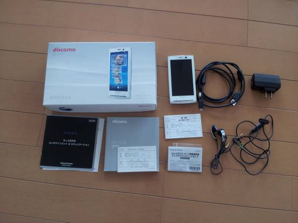 docomo XPERIA SO-01B本体 ホワイト　送料無料_1