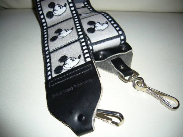 Wdw ディズニー ミッキー カメラストラップ グレー その他 売買されたオークション情報 Yahooの商品情報をアーカイブ公開 オークファン Aucfan Com