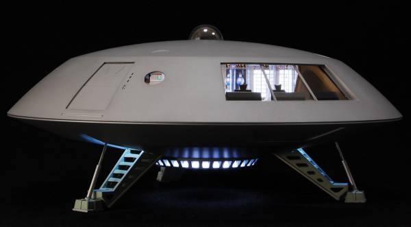 宇宙家族ロビンソン 宇宙船ジュピター2号 塗装済み完成品+電飾