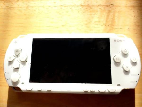 PSP1000本体（白）＋メモリースティックプロデュオ４ＧＢ_1