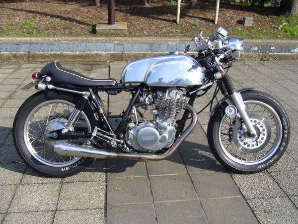 SR400 Norton 車体