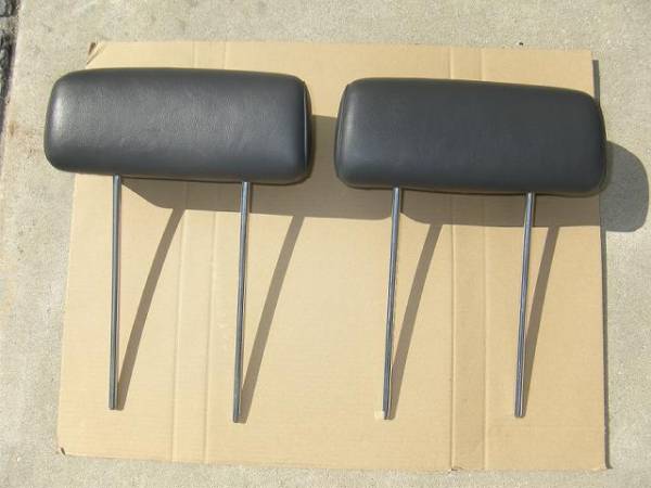 絶版品ランクル70/73/77/LX用 トヨタ純正 ヘッドレスト2個セット