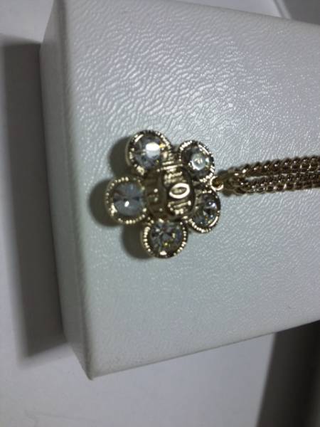 CHANELネックレスゴールド×ガラス×お花形×真ん中CHANELマーク_1