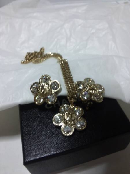 CHANELネックレスゴールド×ガラス×お花形×真ん中CHANELマーク_2