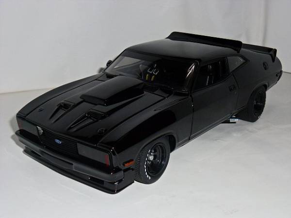 BIANTE/AUTOart 1/18 フォード ファルコン XC ブラック 改(乗用車 
