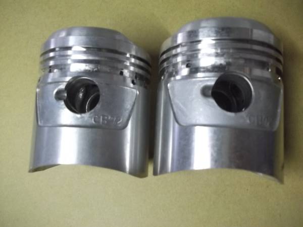 CB72用ピストンセット ホンダCB72用純正ピストンとピストンリング