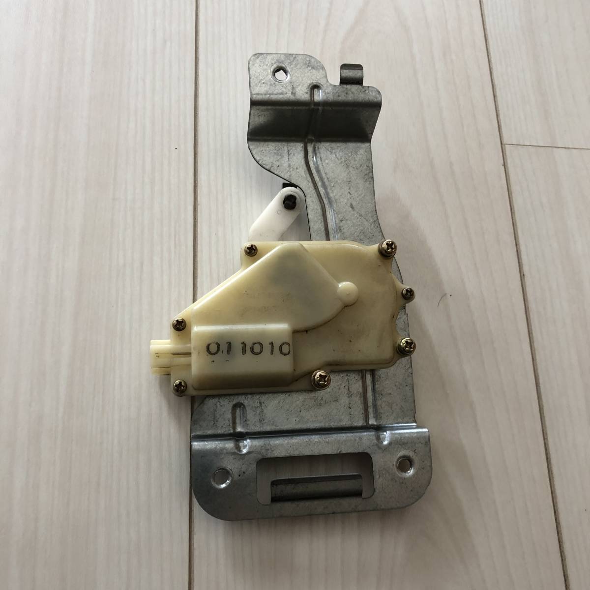 バモス　アクティリアゲートロックモーター