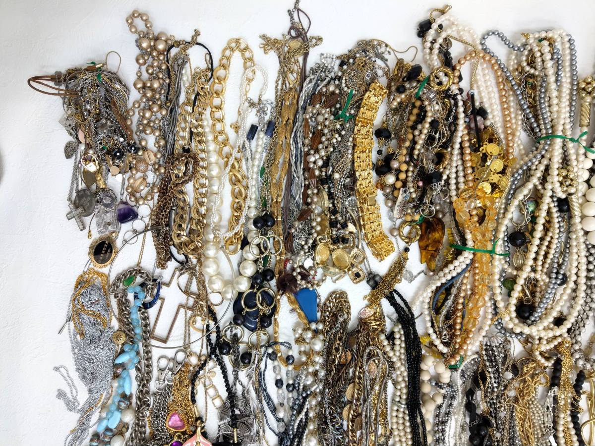 F*r様 【総重量8kg✨】未使用 イミテーション アクセサリー 大量 まとめて アクセサリー ネックレス 大量 ブローチ 約8kg まとめ イミテーション
