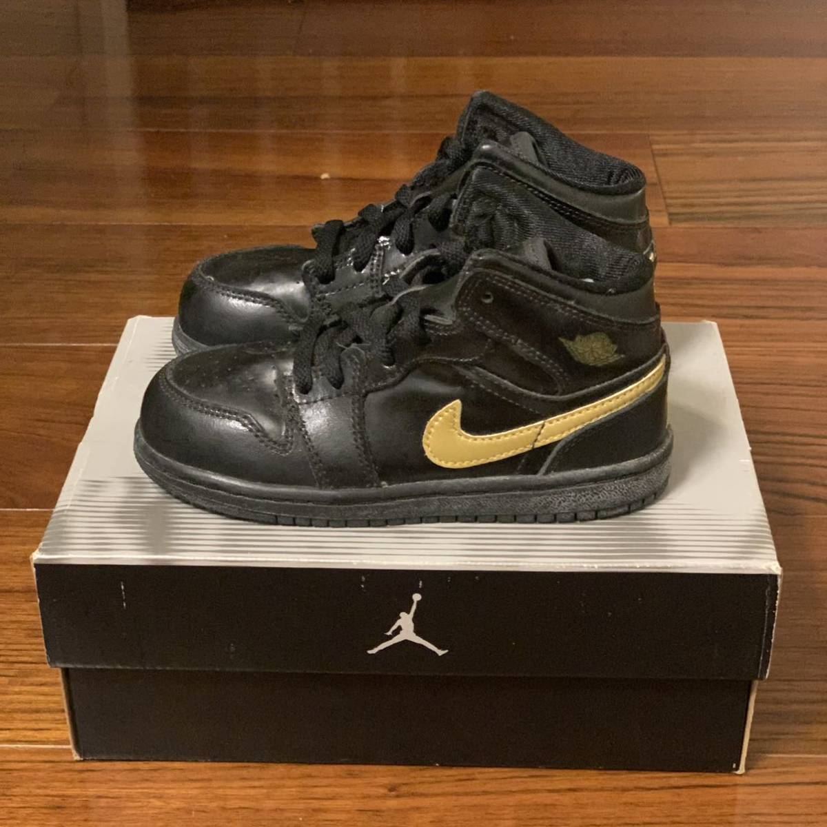 2003年製 NIKE AIR JORDAN 1 RETRO パテント 黒金 29㎝ エナメル 2003年製 NIKE AIR JORDAN 1 RETRO パテント 黒金 29㎝ エナメル