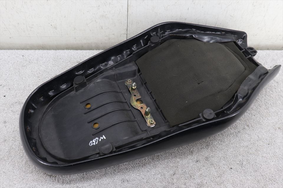 アンコ抜き W650 シート加工 あんこ抜き アンコ抜き加工 W800 seat