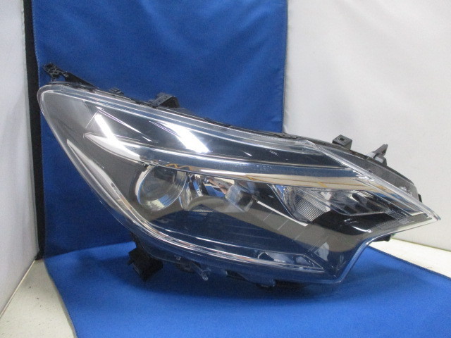 28 日産 E12 ノート 後期 純正 右ヘッドライト ハロゲン 1933 日産 NOTE/ノート E12 後期 右ライト/右ヘッドライト ハロゲン 純正