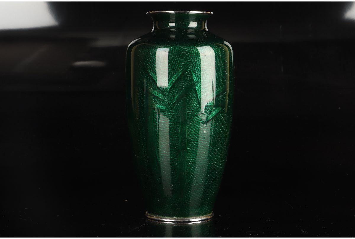 花瓶 | 一対 胎銅 色絵薄墨草花文花瓶 十三代今泉今右衛門（造）共箱