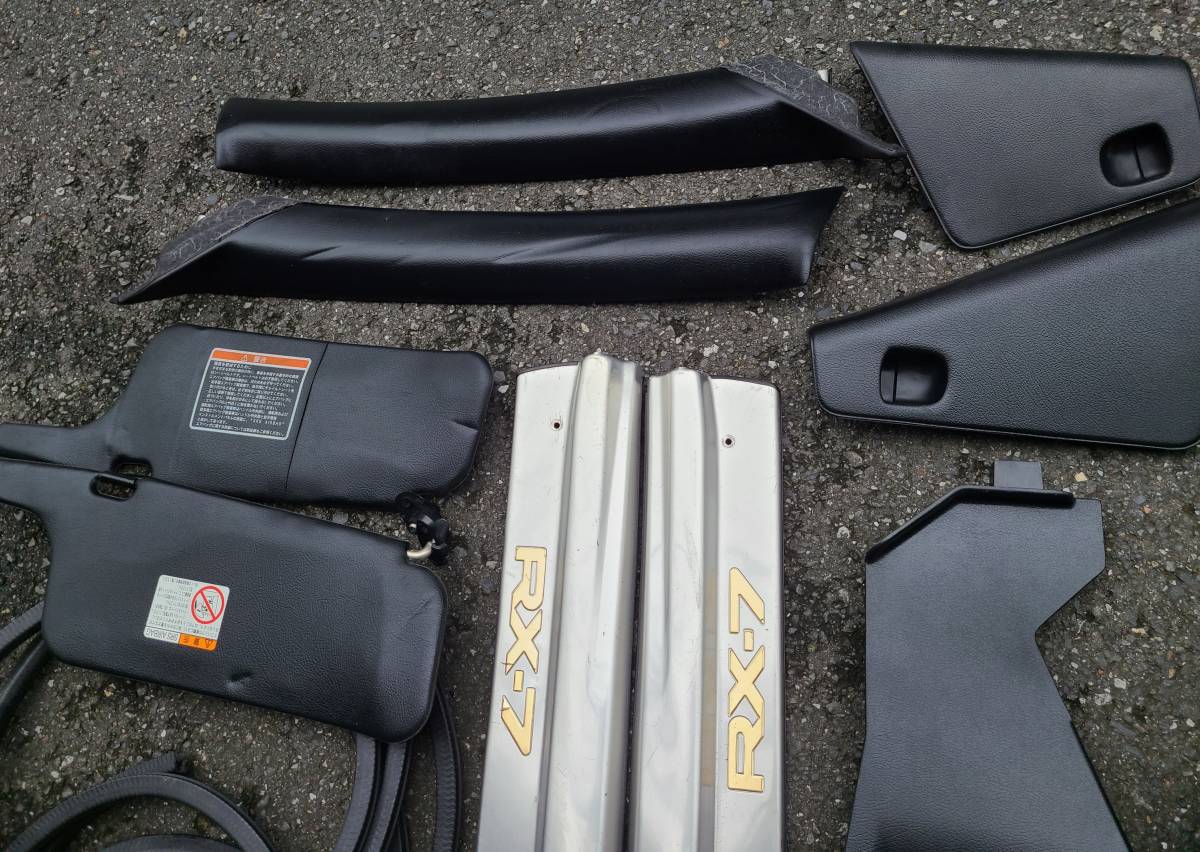マツダ RX-7 GF-FD3S 内装 - の画像 所有欲を掻き立ててくれるRX-7。「カッコイイ」の一言があるから乗り GF-FD3S(2502441) RX-7(マツダ)タイプRZ ド迫力エアロ&オープン仕様で