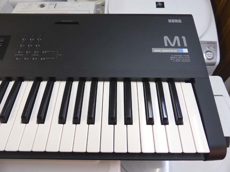 KORG コルグ M1 シンセサイザー ハードケース 電源ケーブル ジャンク M1 KORG コルグ シンセサイザー MUSIC WORKSTATION ミュージックワーク