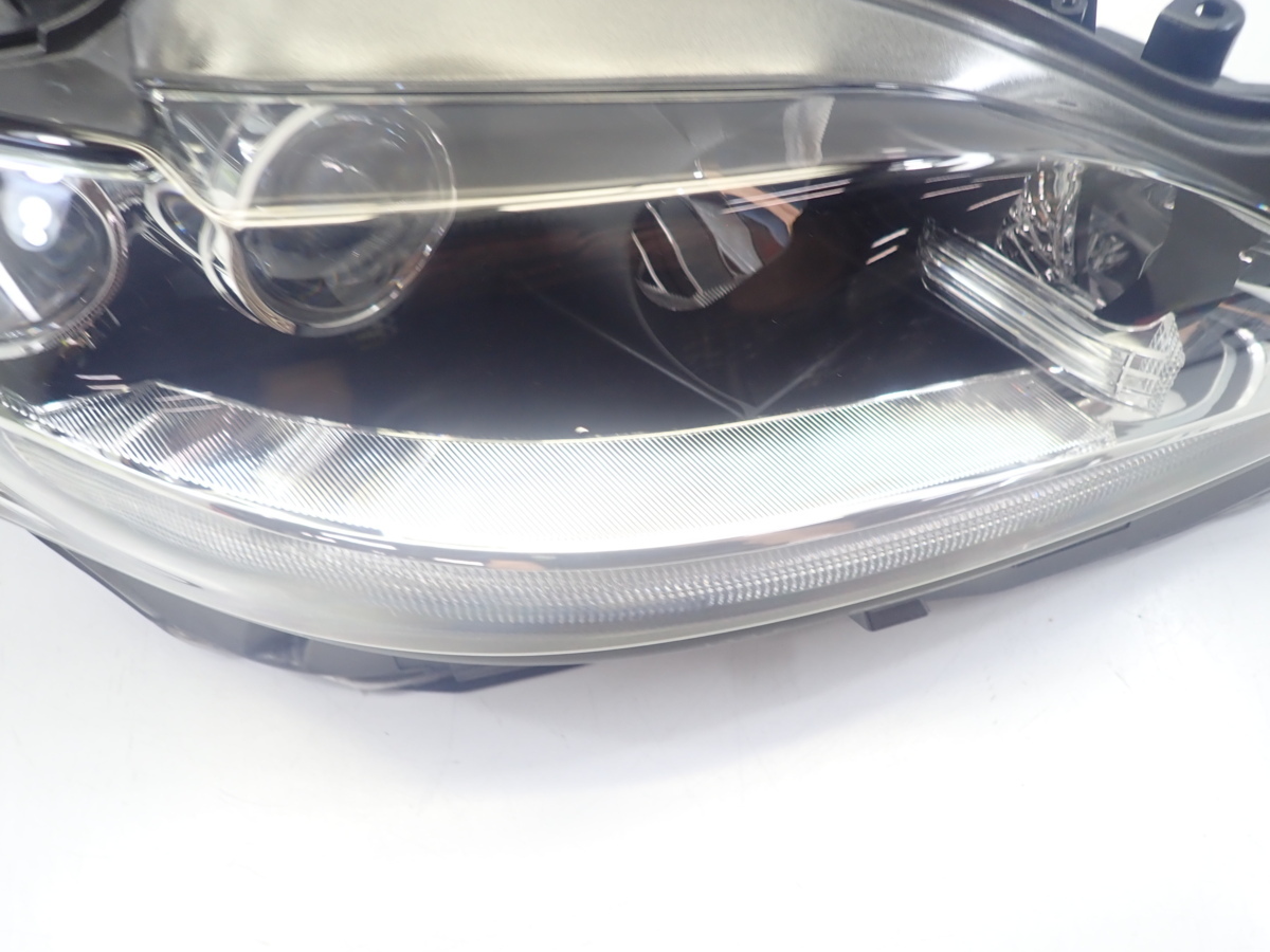 極上品/破損無 レクサス CT200 ZWA10 LED ヘッドライト 右 右側 コイト