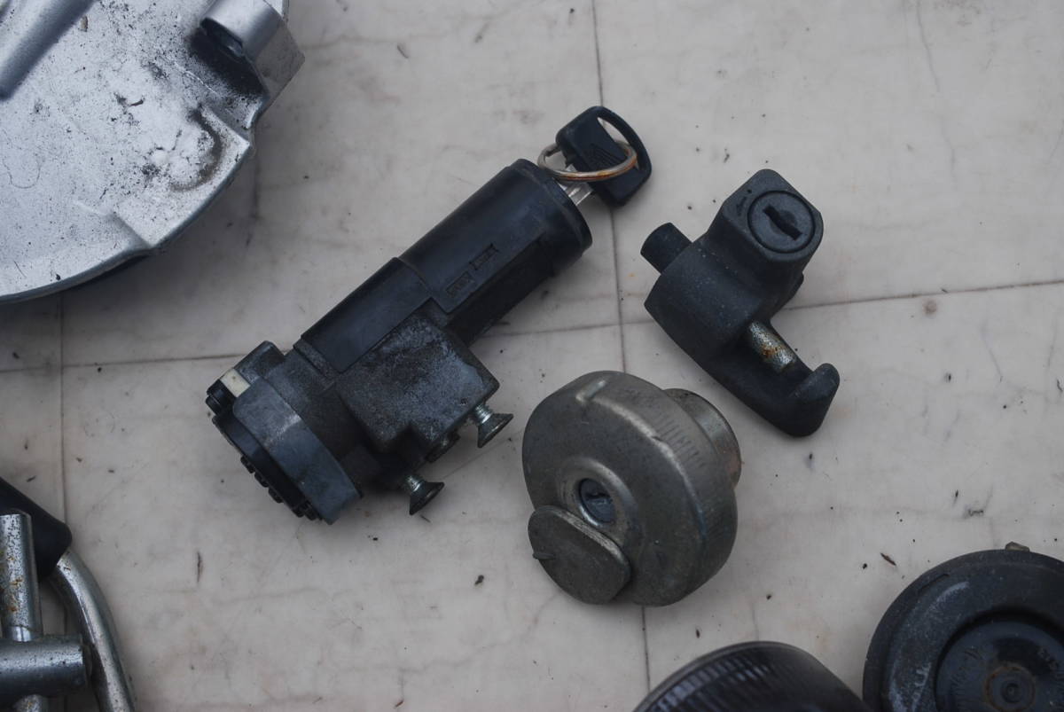 ♪C110 JA07 パーツいろいろ　キーセット　サスペンション　ハブ　センタースタンド　ハーネスなど_6