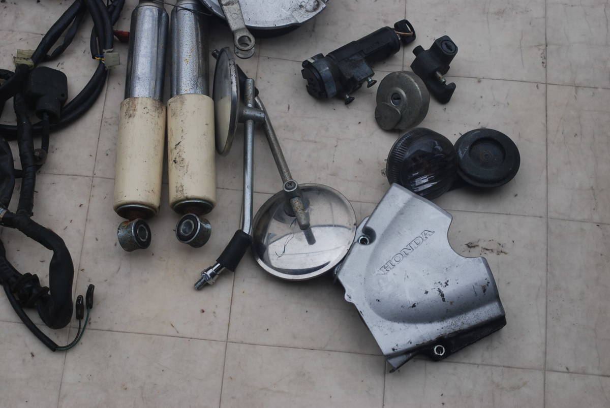 ♪C110 JA07 パーツいろいろ　キーセット　サスペンション　ハブ　センタースタンド　ハーネスなど_7