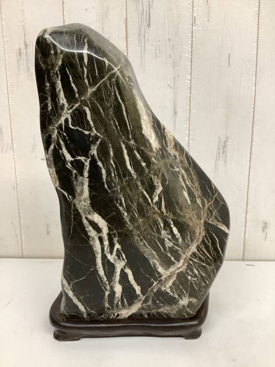 天然石 原石 黒遠山石 誂木製台座 重量9.11㎏ サイズ 約 20x33x12cm