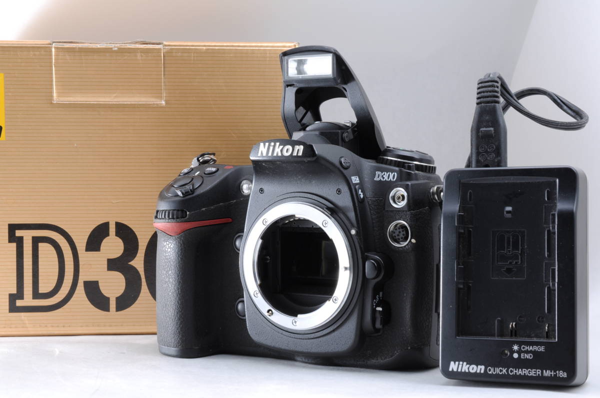 動作品 ニコン Nikon D300 ボディ デジタル一眼レフカメラ SanDisk 