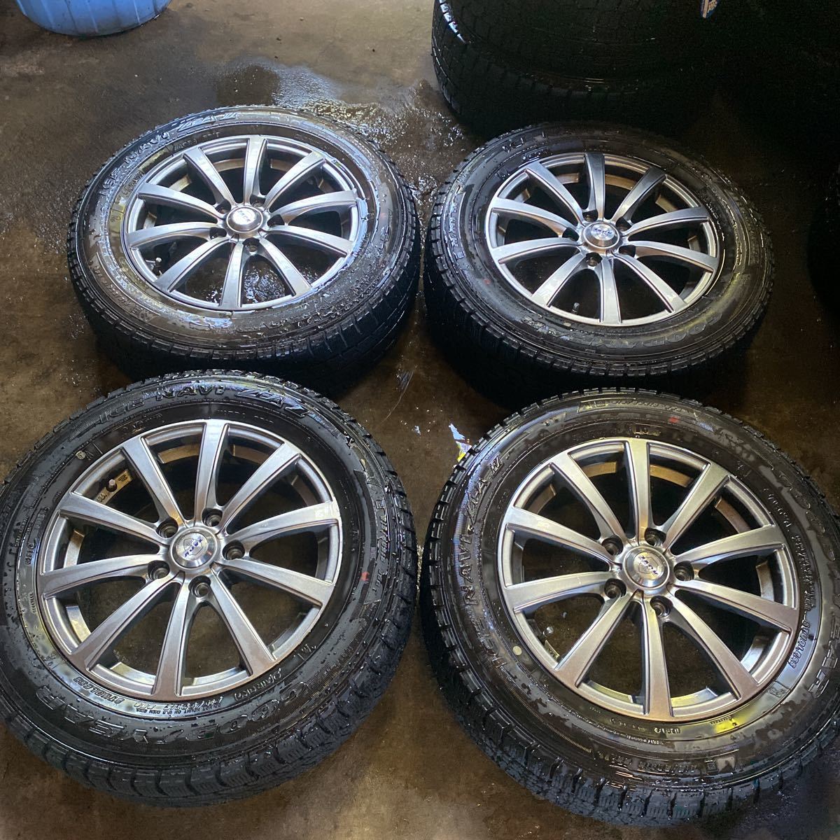 バリ山 GOODYEAR 215⁄60R16 スタッドレス ECO グッドイヤー 4本セット 