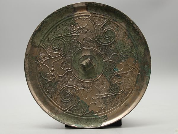 遼代 蝶文様 童子遊蓮図 銅鏡 中国古美術銅鏡 古鏡 古玩 骨董品 旧家蔵出し N131. 中国古玩 金工美術 白銅 四獣文 古鏡 円鏡 / 中国美術彫刻美術