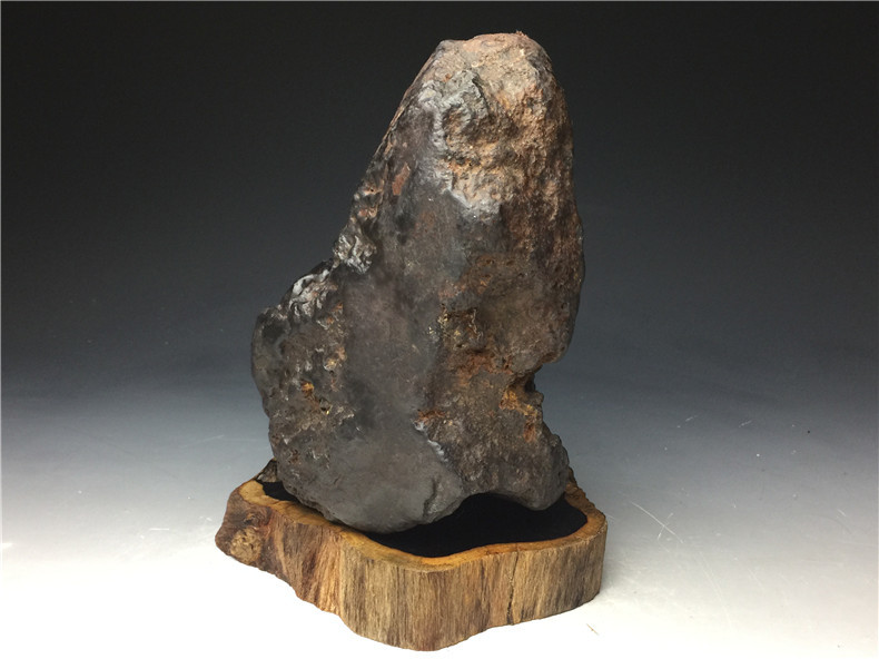 訳ありセール格安） 隕石 磁石にくっつく コンドライト 原石 ロシア ...