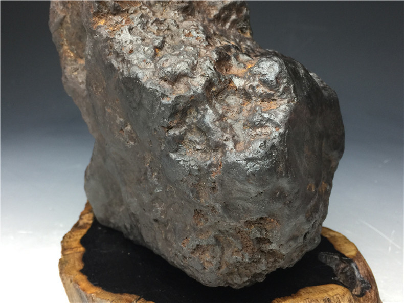 訳ありセール格安） 隕石 磁石にくっつく コンドライト 原石 ロシア ...