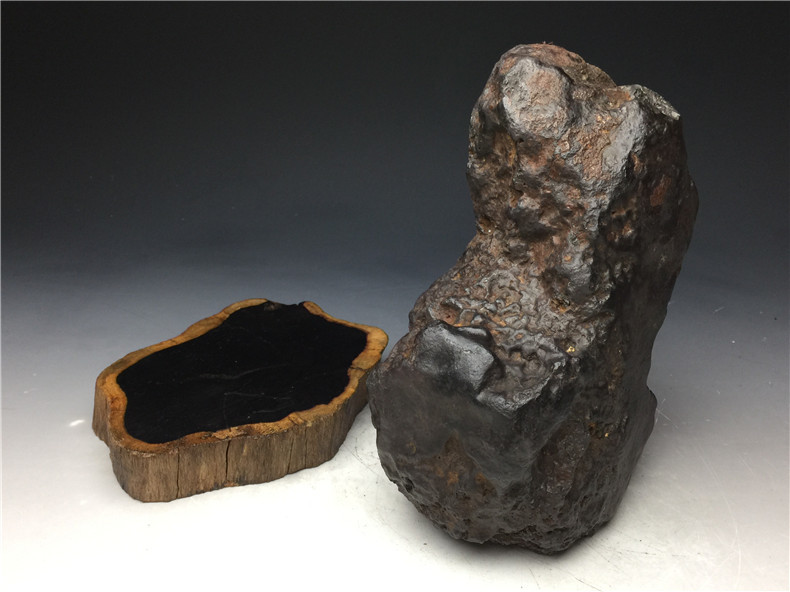 訳ありセール格安） 隕石 磁石にくっつく コンドライト 原石 ロシア ...