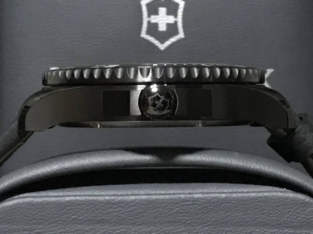 VM11 新品 VICTORINOX Maverick Black Edition/BLK LTHR 