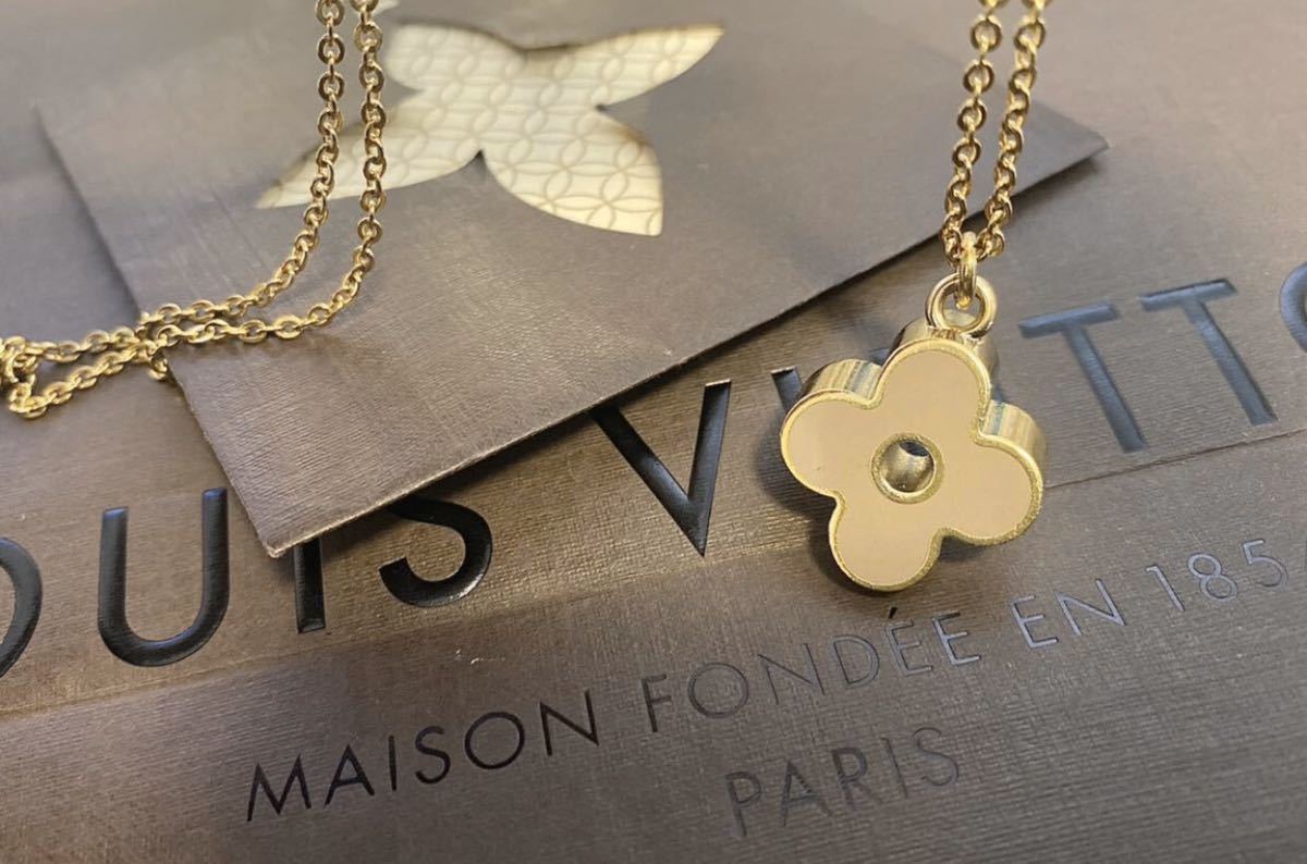 大きめサイズ　美品　正規品　ルイヴィトン　LOUIS VUITTON チャーム　トップ　ペンダント　ゴールド　ネックレス　プレゼントにも♪
