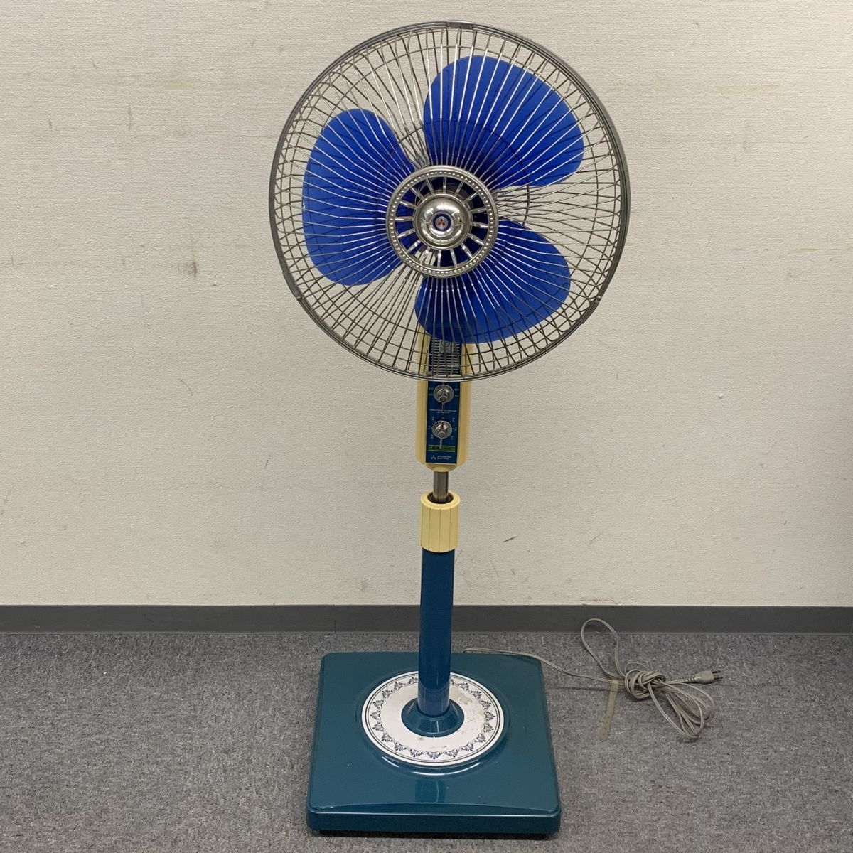 I840-I26-2845▲ 【引取推奨】三菱 MITSUBISHI R35-NK 扇風機 羽直径35cm 3枚タイプ サイズ:約40×36×110cm 動作確認済 ②