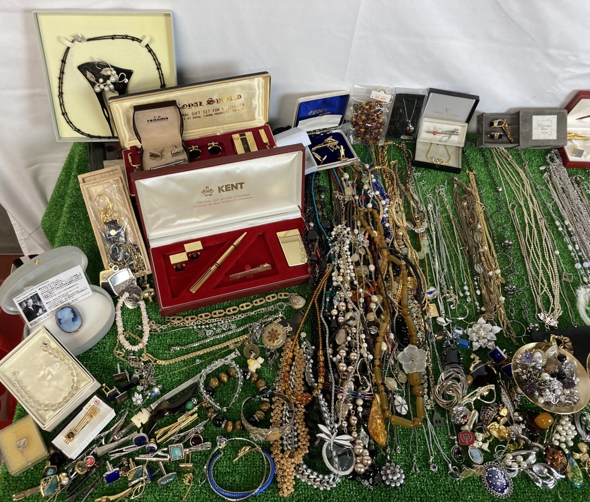 ♪宇都宮店 アクセサリー 大量 まとめ売り ゴールドシルバーカラー 