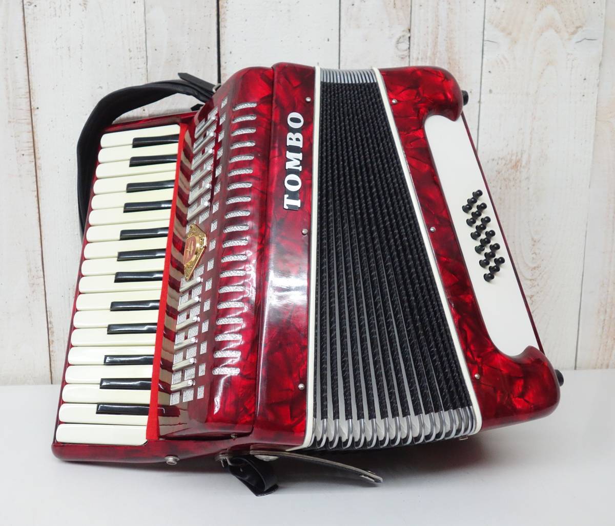 大人気，豊富な レトロミュージック 当時物 TOMBO トンボ ACCORDION アコーディオン MODEL T18 RED 付属品 ストラップ ハードケース 保証書(アコーディオン)｜売買されたオークション情報、yahooの商品情報をアーカ アコーディオン