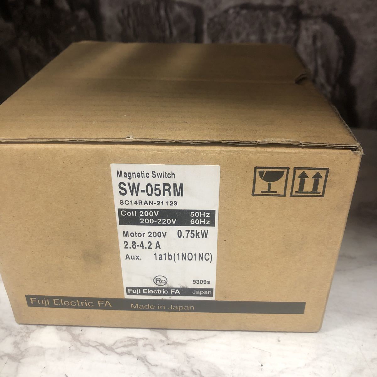格安，最新作 富士電機 可逆電磁開閉器 SW-05RM 200V 0.75kw(電材、配電用品)｜売買されたオークション情報、yahooの商品情報をアーカイブ公開 - オークファン その他