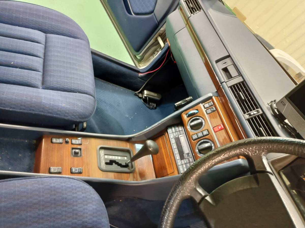 ベンツW124 センターコンソール中古品
