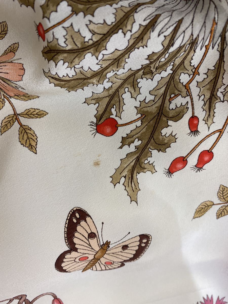 GUCCI グッチ 花柄スカーフ 蝶々 シルク100％ 大判スカーフ 中古