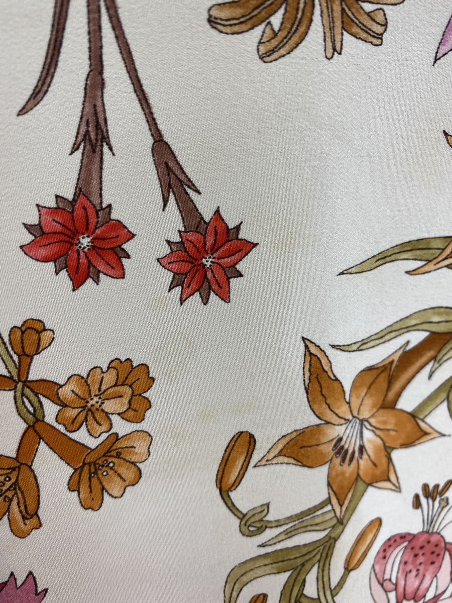 GUCCI グッチ 花柄スカーフ 蝶々 シルク100％ 大判スカーフ 中古