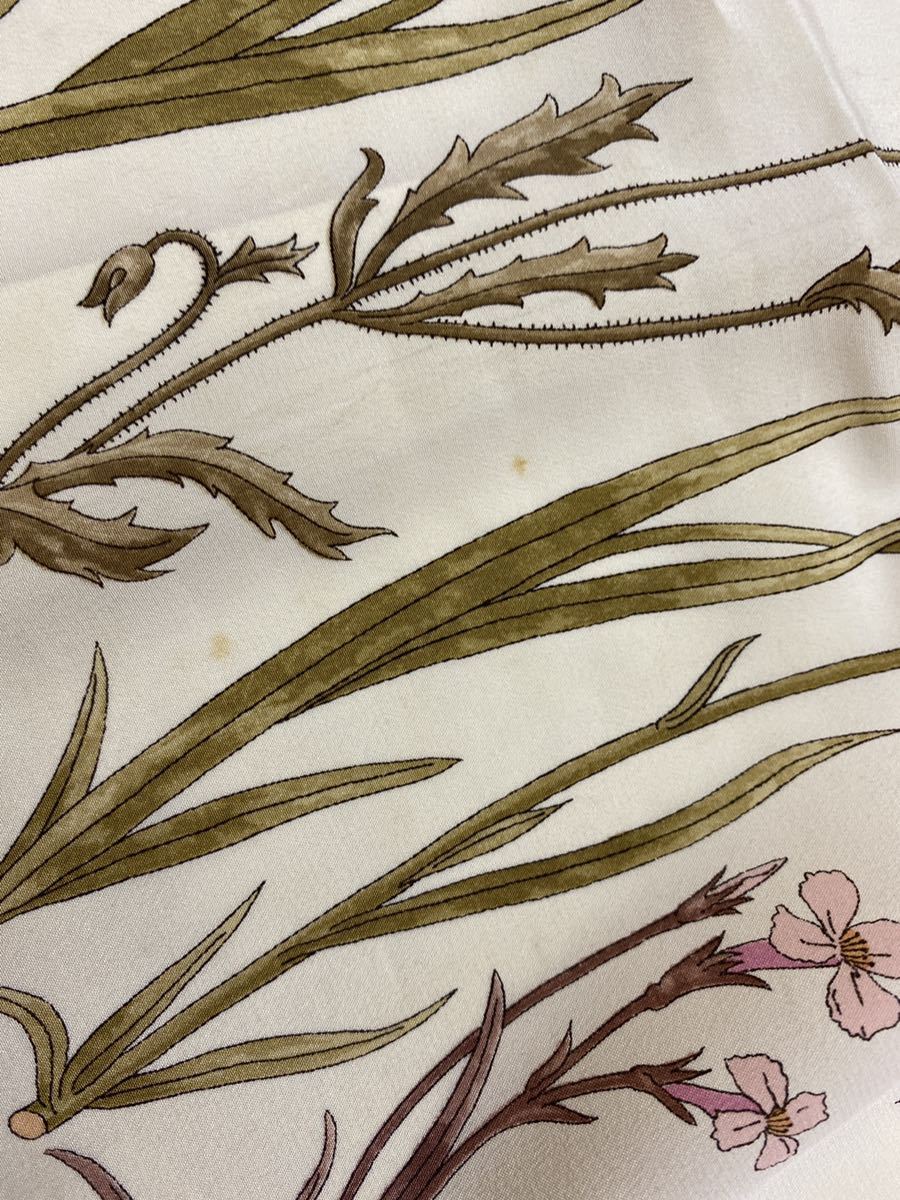 GUCCI グッチ 花柄スカーフ 蝶々 シルク100％ 大判スカーフ 中古