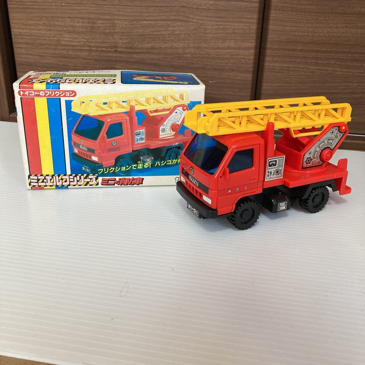 トイコー ミニ エルフ シリーズ 消防車 いすゞ 四代目エルフ 角目4灯 デコトラ 当時物 建設車両 作業車 売買されたオークション情報 Yahooの商品情報をアーカイブ公開 オークファン Aucfan Com