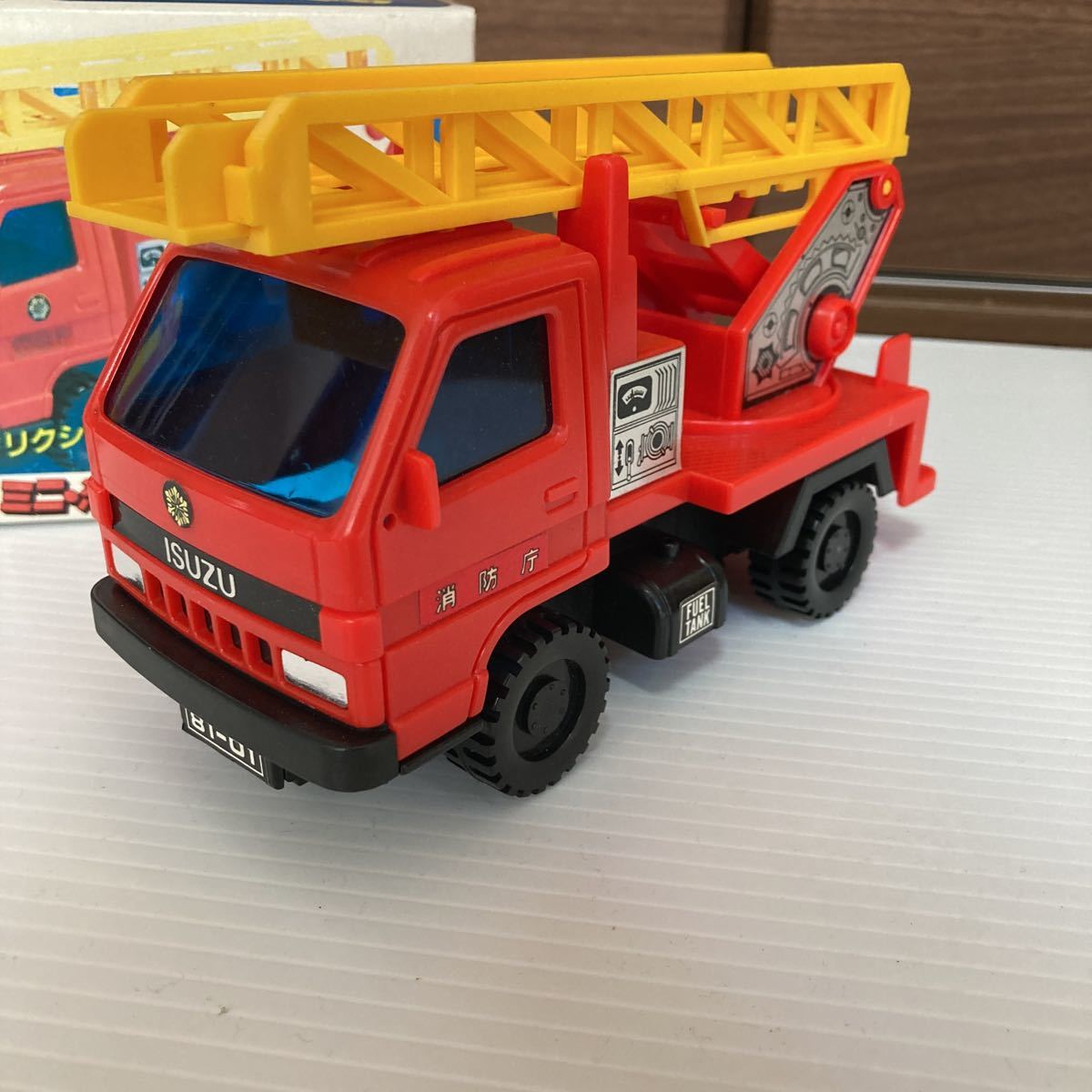 トイコー ミニ エルフ シリーズ 消防車 いすゞ 四代目エルフ 角目4灯 デコトラ 当時物 建設車両 作業車 売買されたオークション情報 Yahooの商品情報をアーカイブ公開 オークファン Aucfan Com
