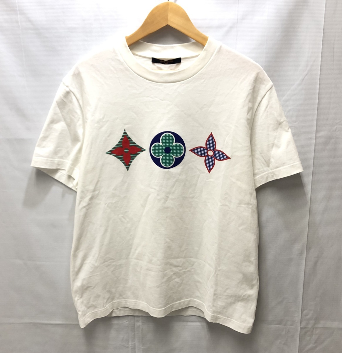 LOUIS VUITTON/ルイヴィトン マルチカラーモノグラムプリンテッド Tシャツ /Mサイズ/1A7WIE ※香水臭有り☆良品☆[841-1121-y4] ルイ ヴィトン モノグラムマルチ 財布LOUIS ルイ・ヴィトン\u201cマルチカラーのモノグラム・パターン\u201d限定バッグ ブロン
