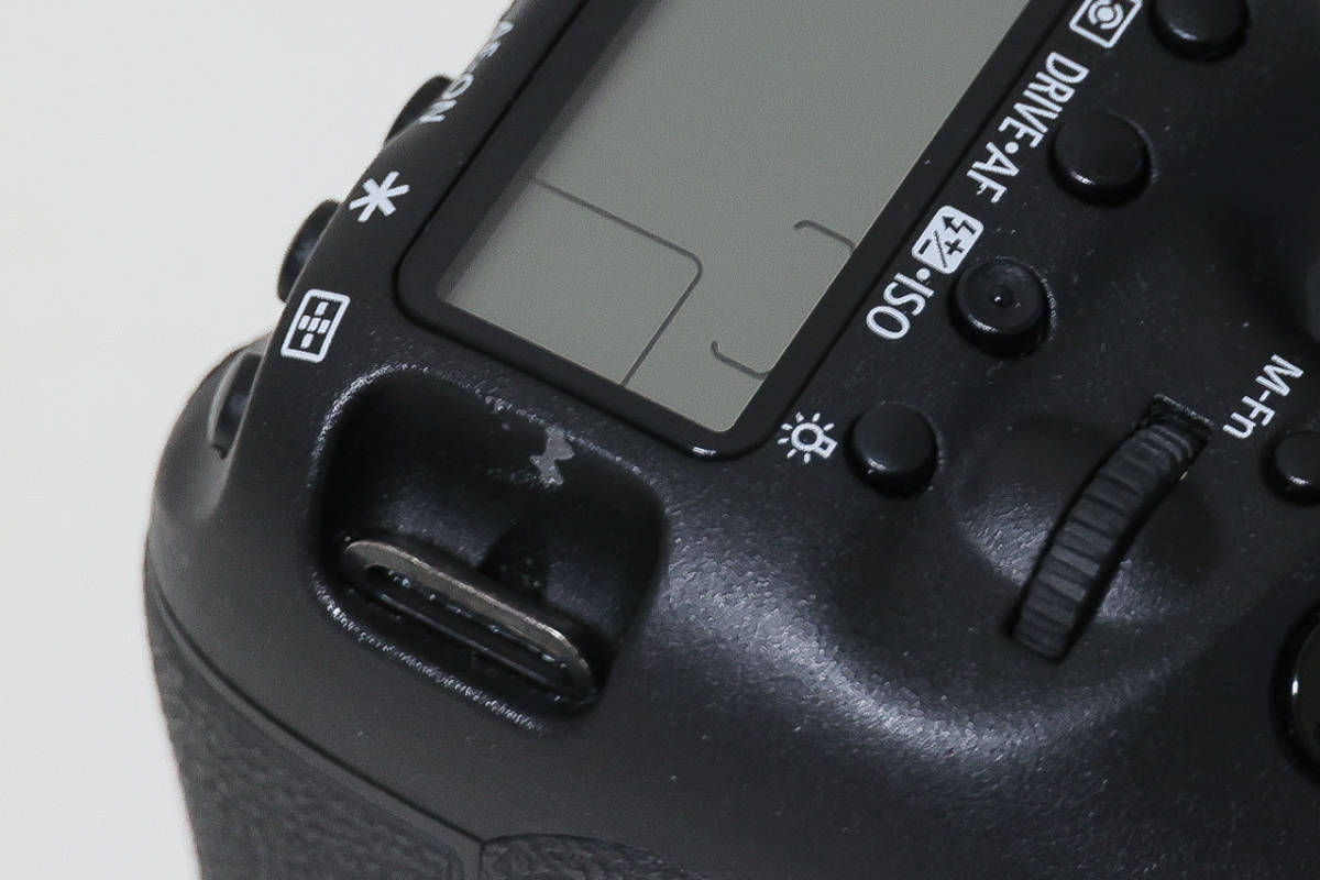 元箱付き！□ほぼ新品□ CANON EOS 7D Mark II 【公式通販】