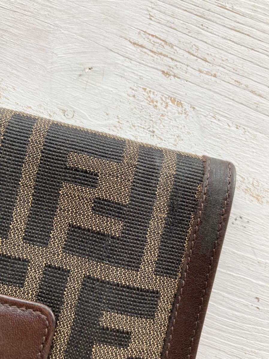 レディース 極美品 FENDI フェンディ 長財布 二つ折り ズッカ柄 FFロゴ 